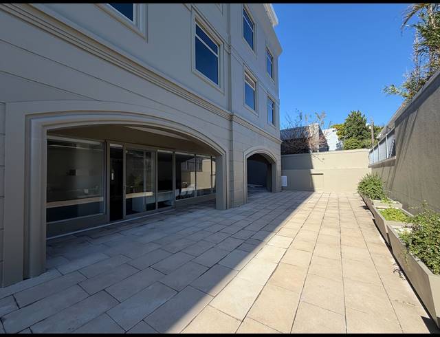 381M² BUILDING TO LET IN CLAREMONT